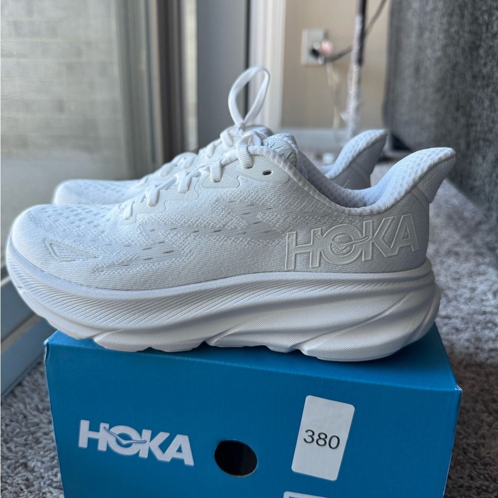 Size 6.5 B Women's Hoka One One  Clifton 9  1127896 WWH White White